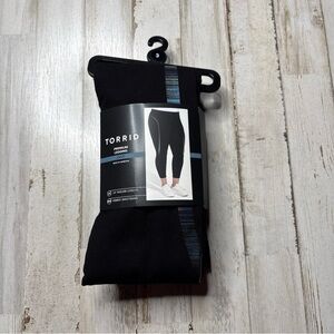 Torrid Premium Crop Leggings Foiled Deep Black
Size 3X NWT!